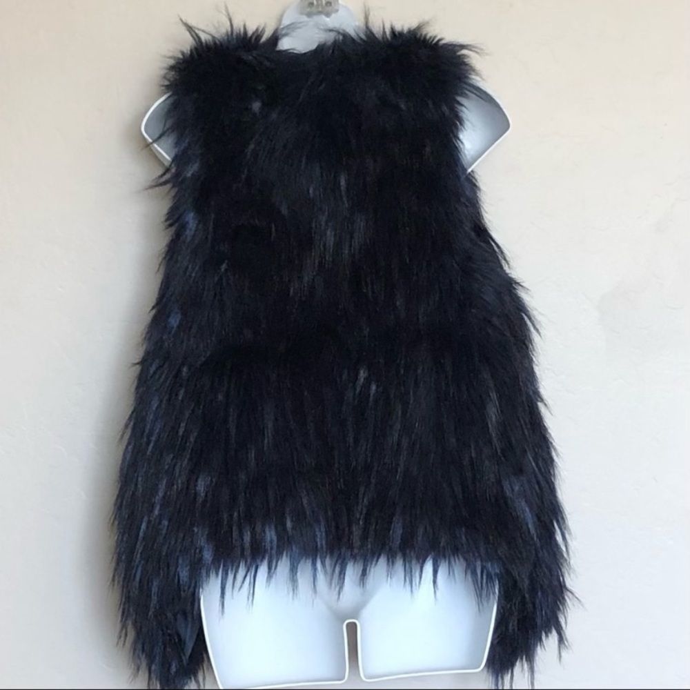 Skies Are Blue Faux Fur Vest size Small - Picture 4 of 10